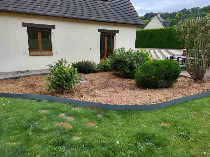 Paillage jardin fleurs Callengeville